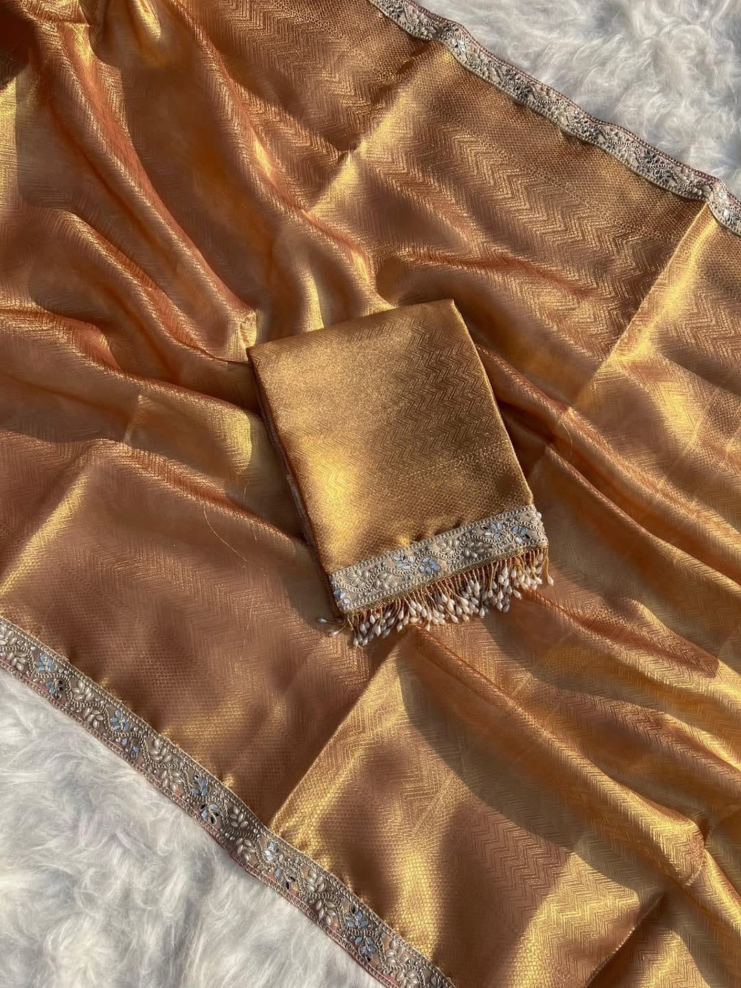 Rosewood Radiance(Antique Gold)