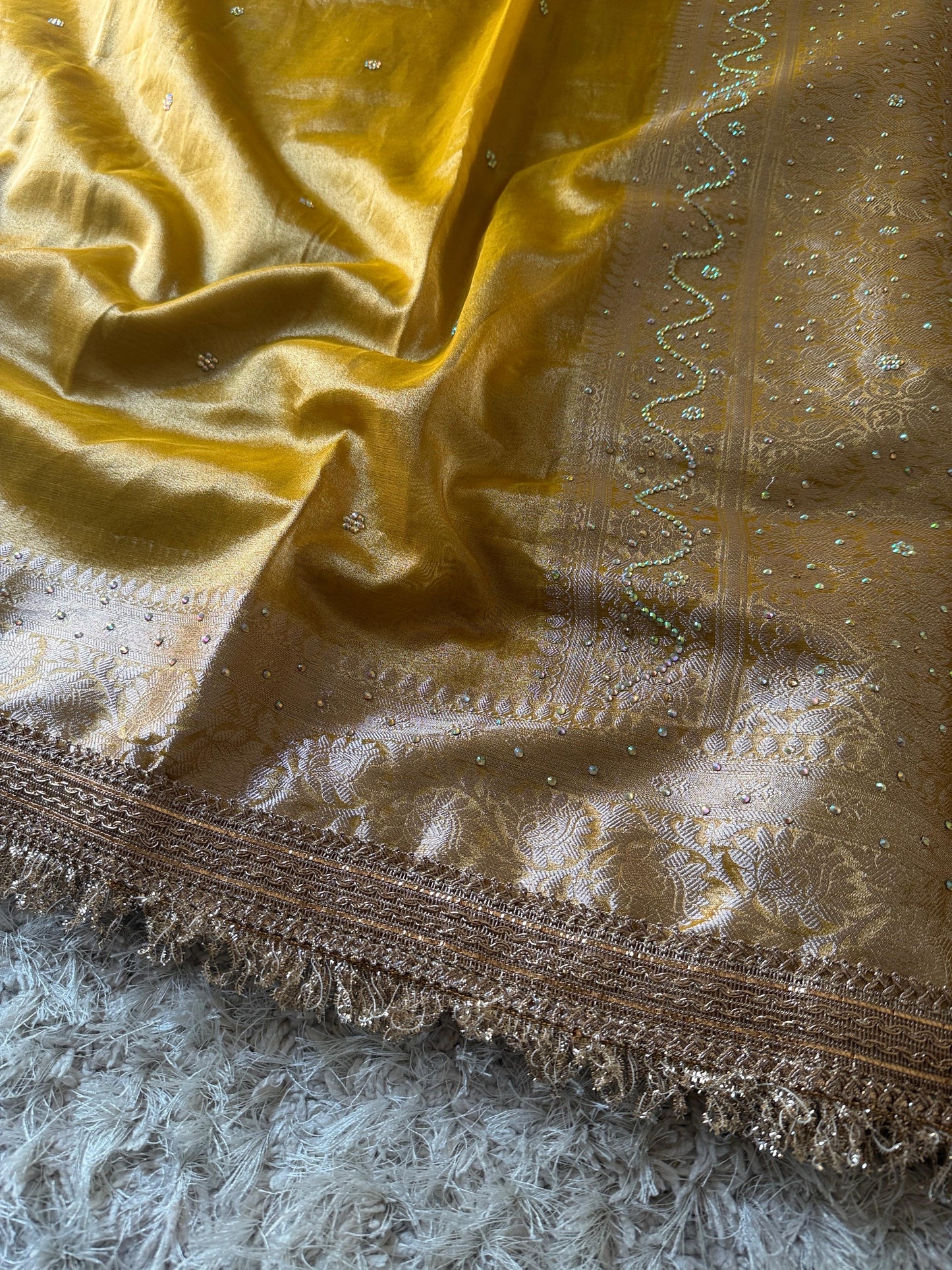 Sunehri Saaz(Yellow)