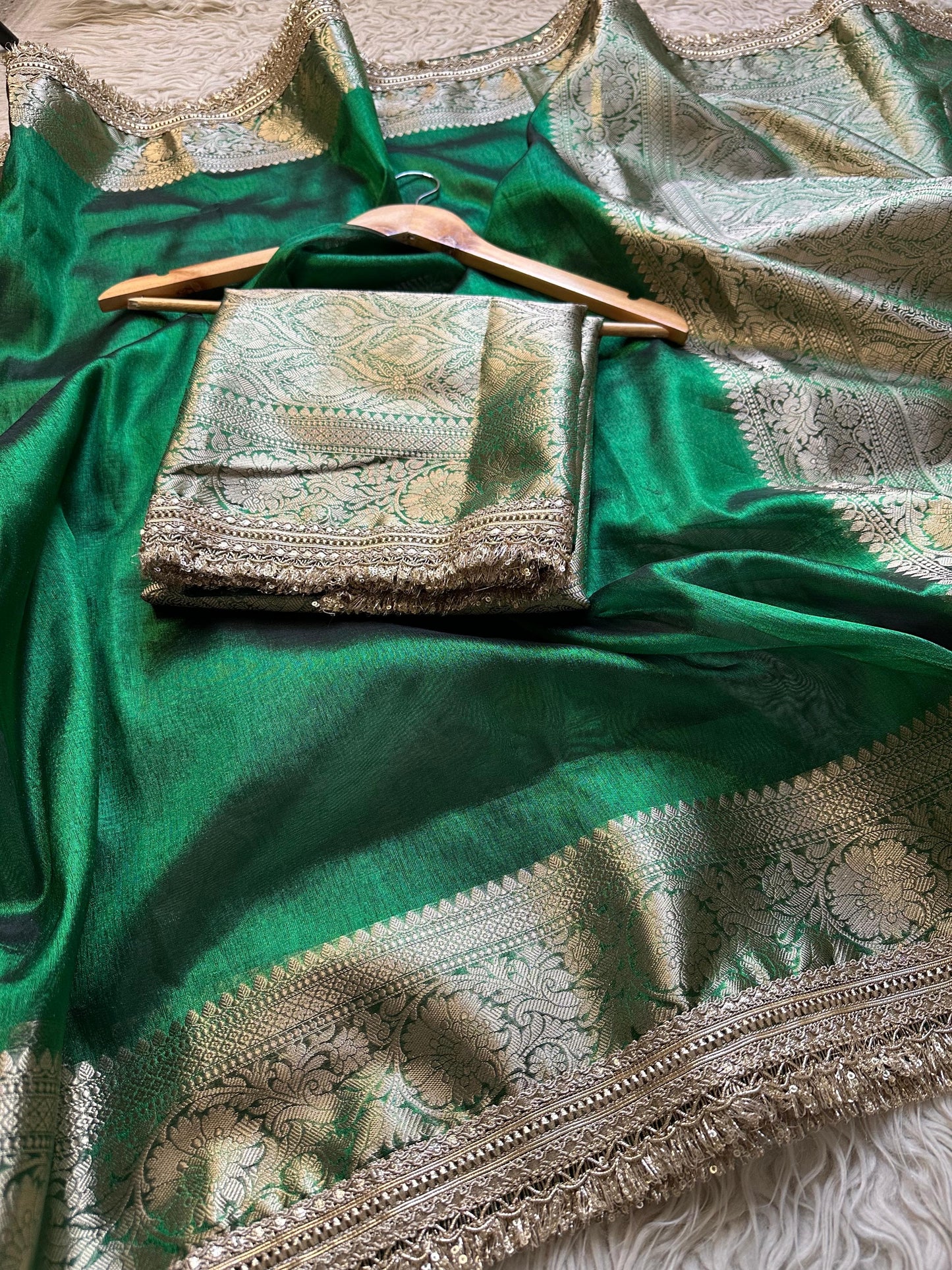Sunehri Gul(Royal (Green)