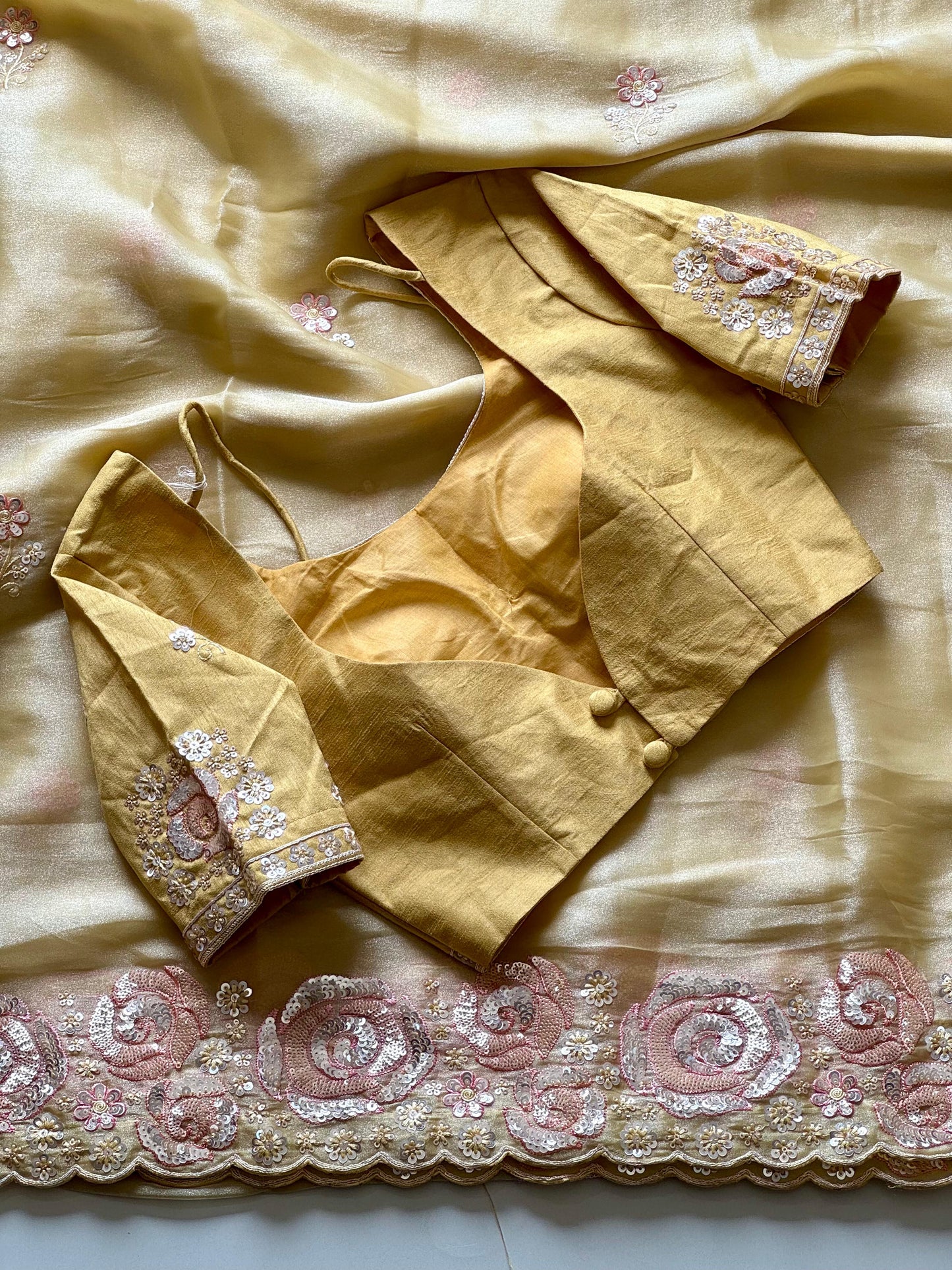 Sunehri Abha Saree