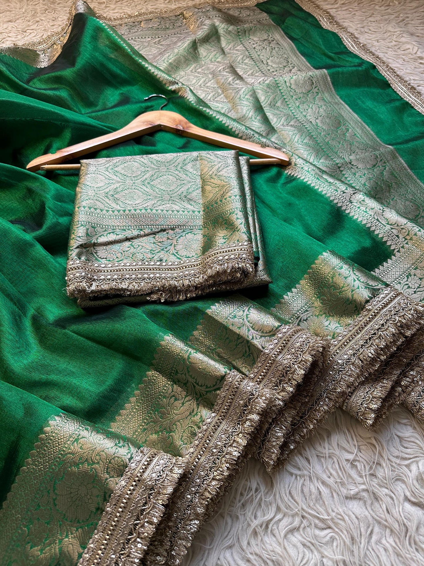 Sunehri Gul(Royal (Green)