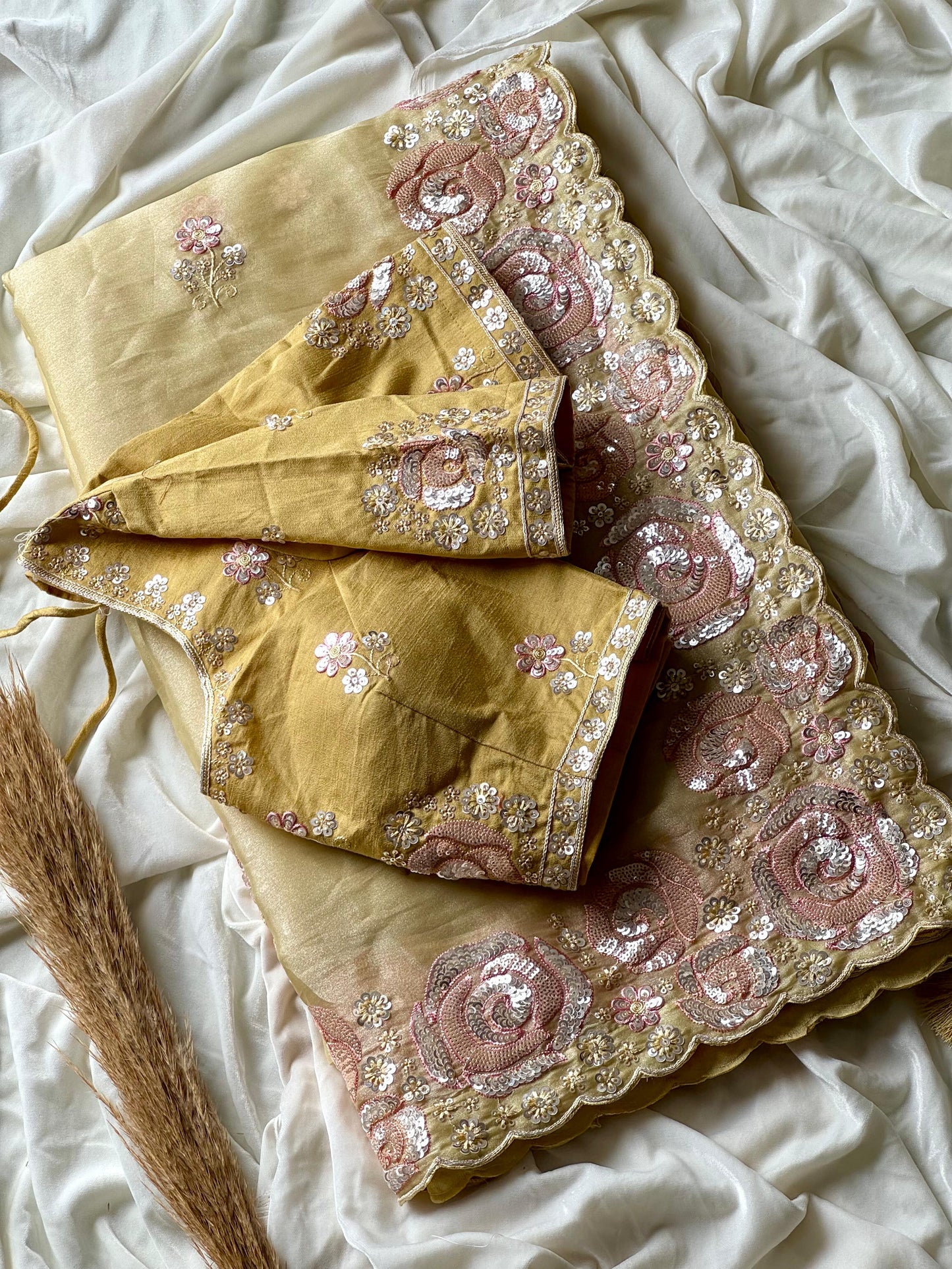Sunehri Abha Saree