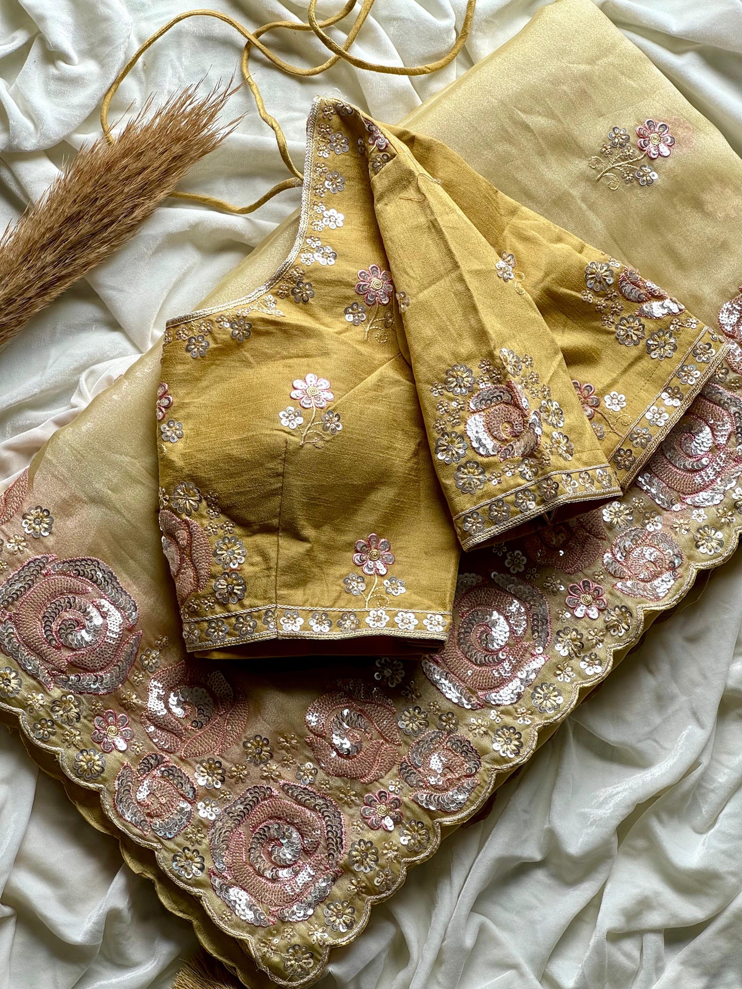 Sunehri Abha Saree