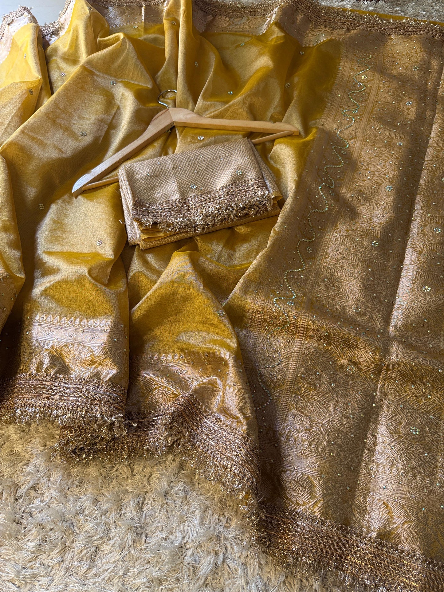 Sunehri Saaz(Yellow)