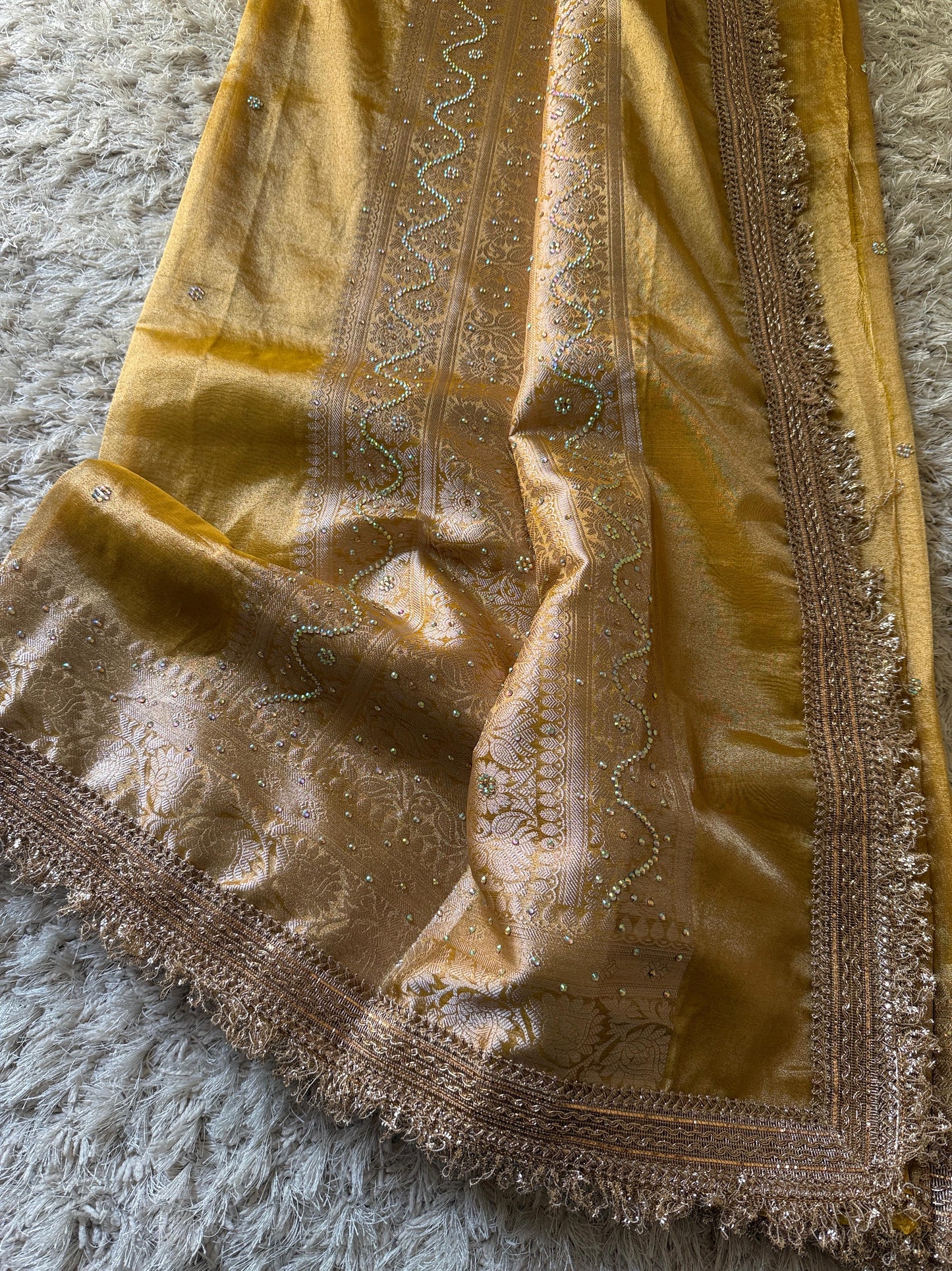 Sunehri Saaz(Yellow)