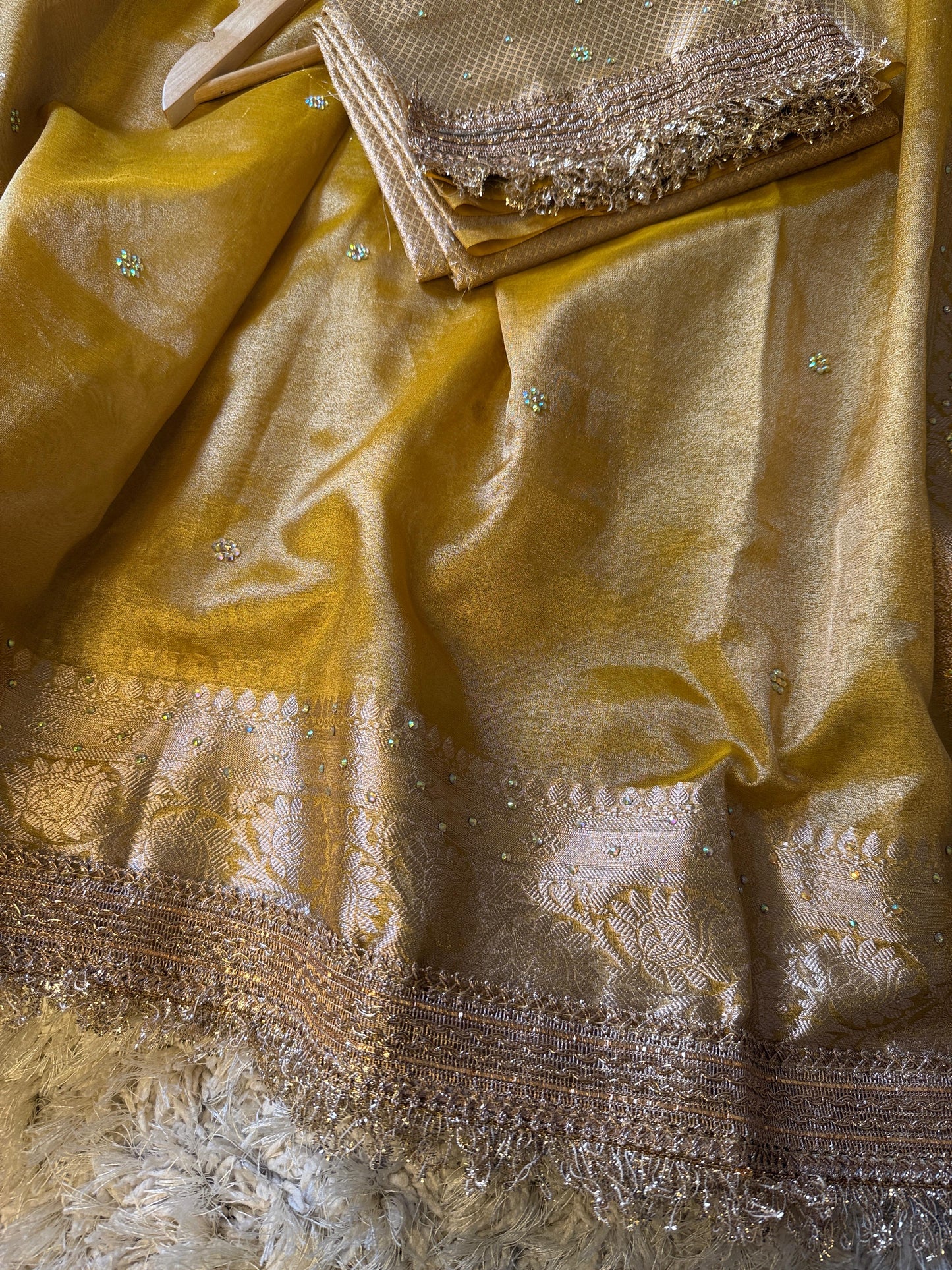 Sunehri Saaz(Yellow)