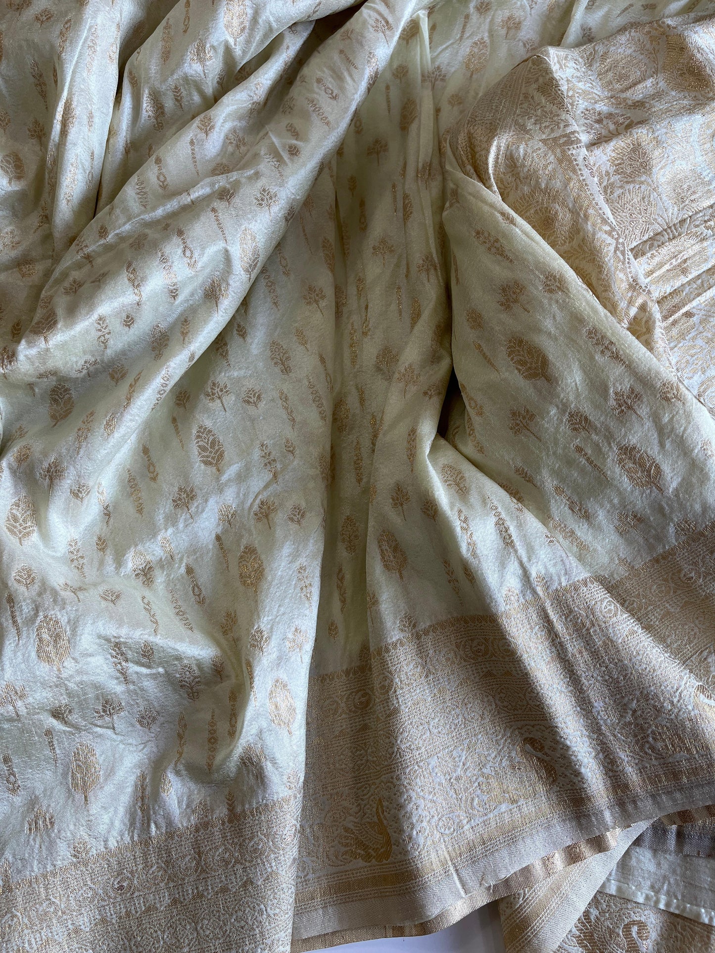 Ivory Shimmer saree