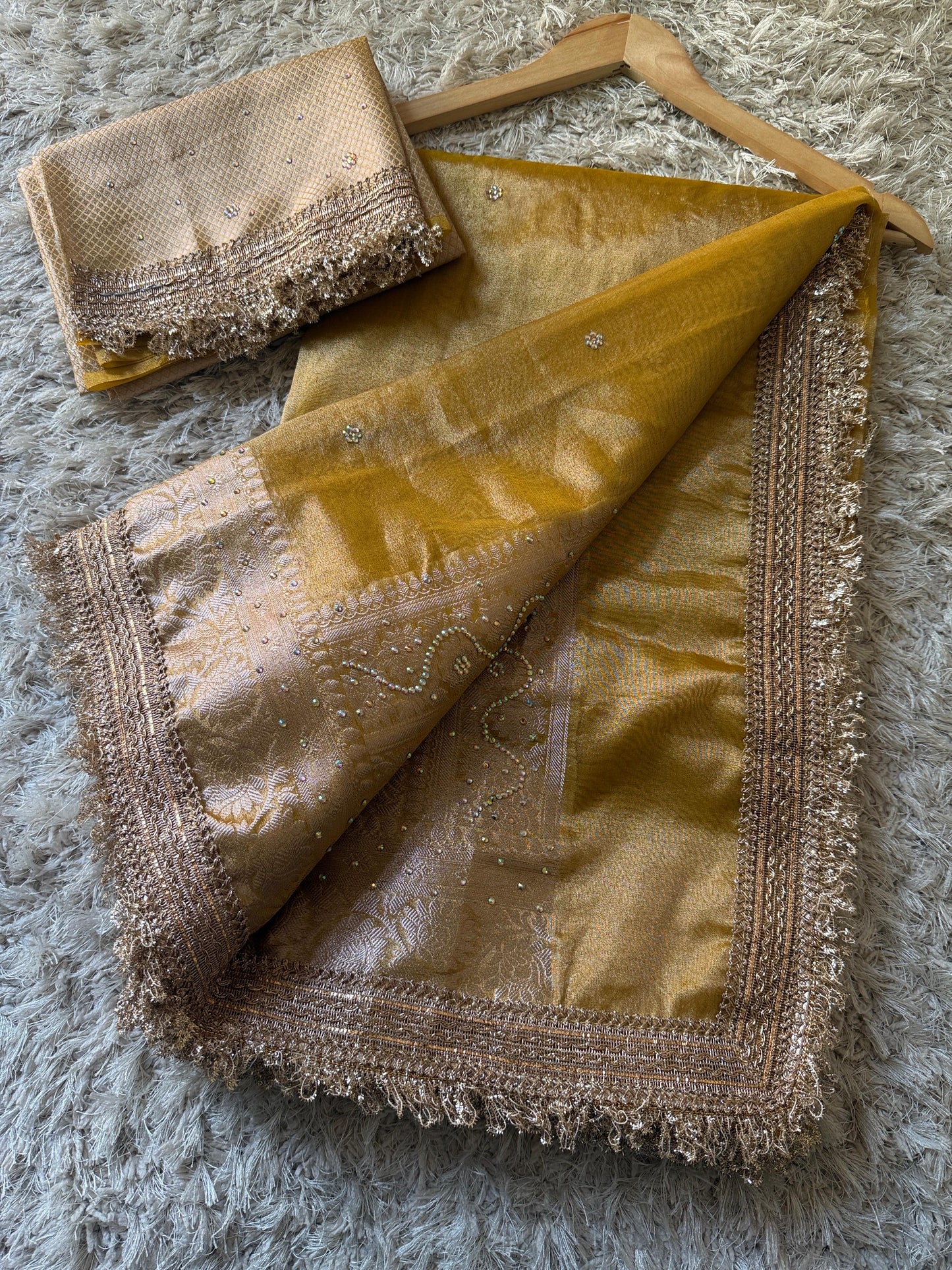 Sunehri Saaz(Yellow)