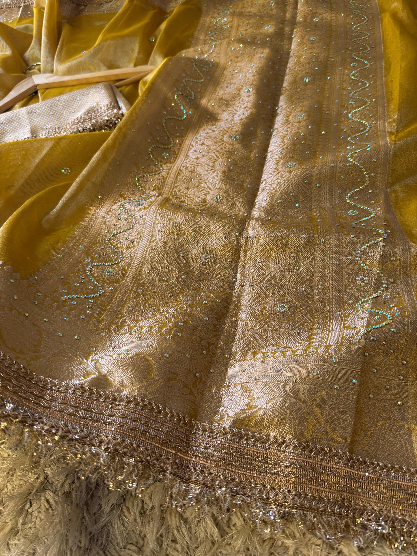 Sunehri Saaz(Yellow)