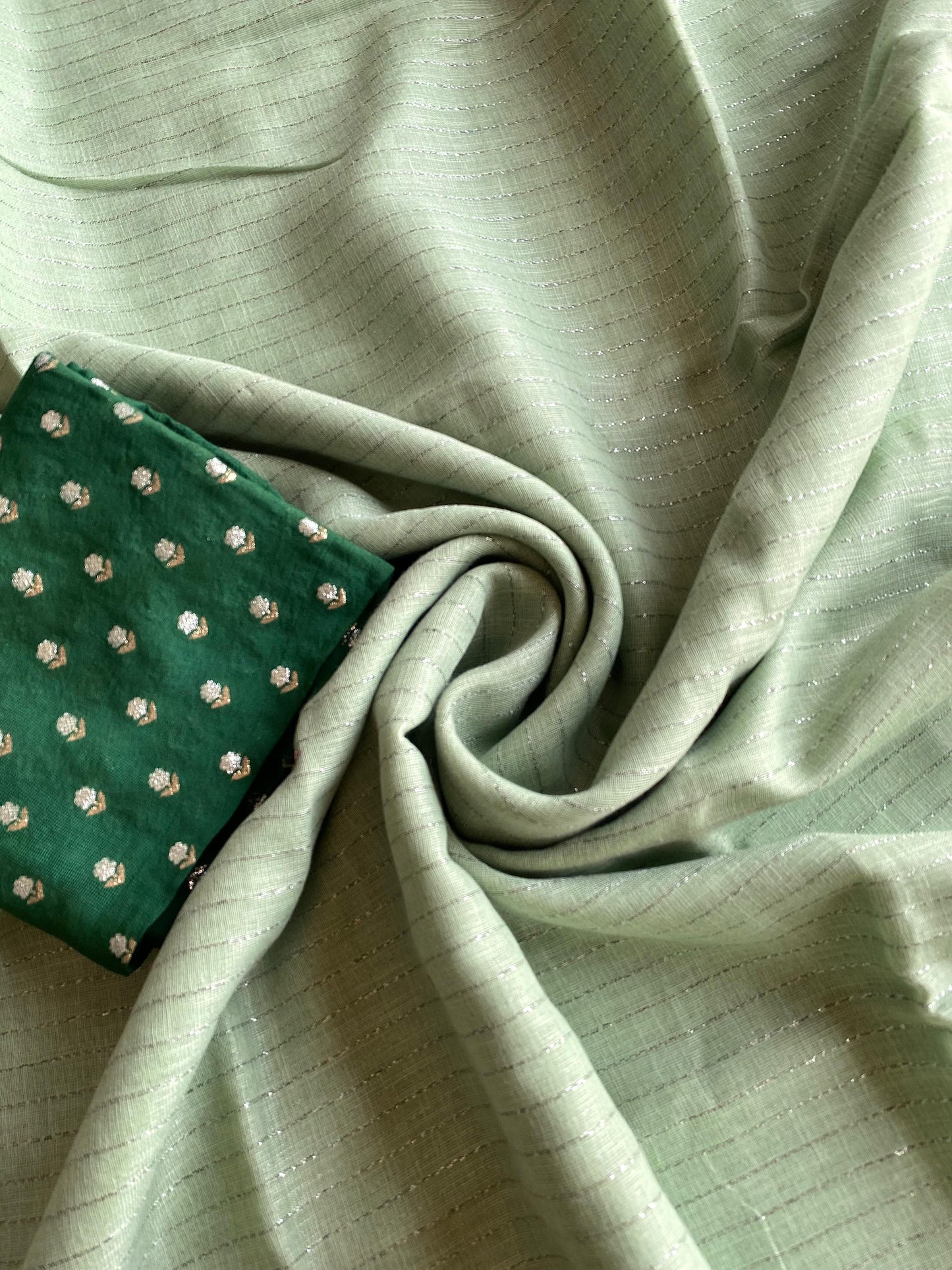 Veenita Linen Saree