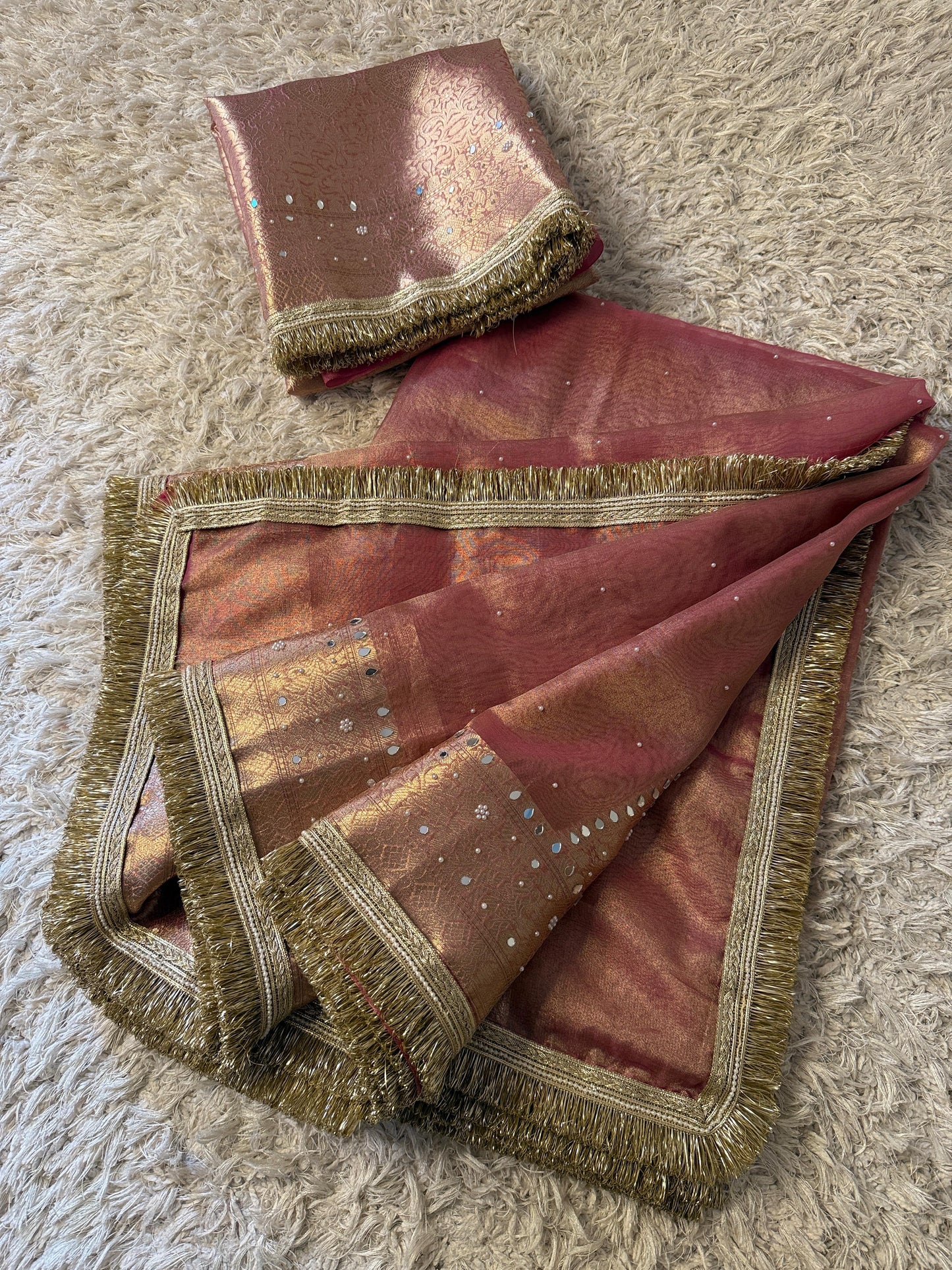 Sunehri Gulaab Saree