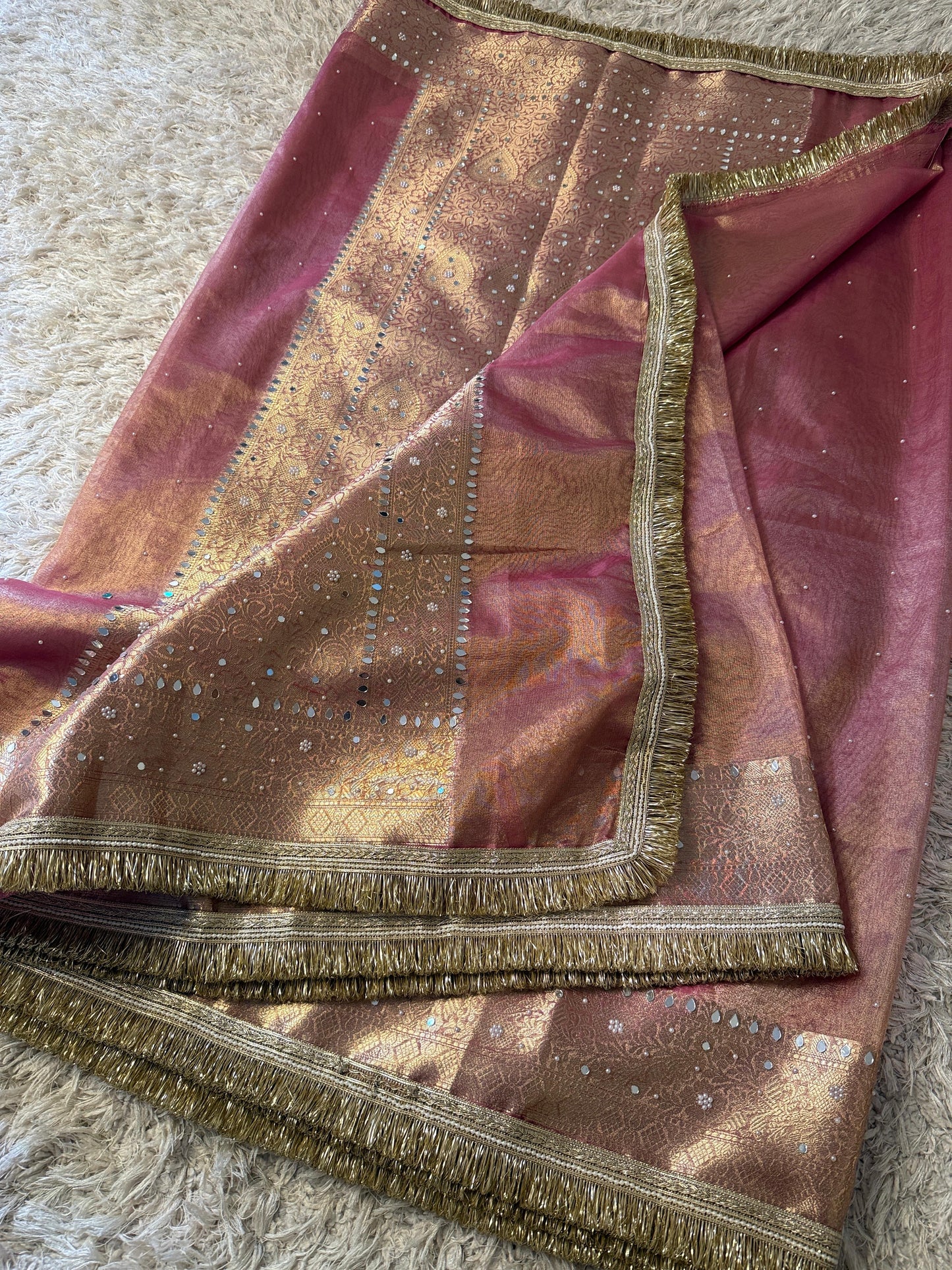 Sunehri Gulaab Saree