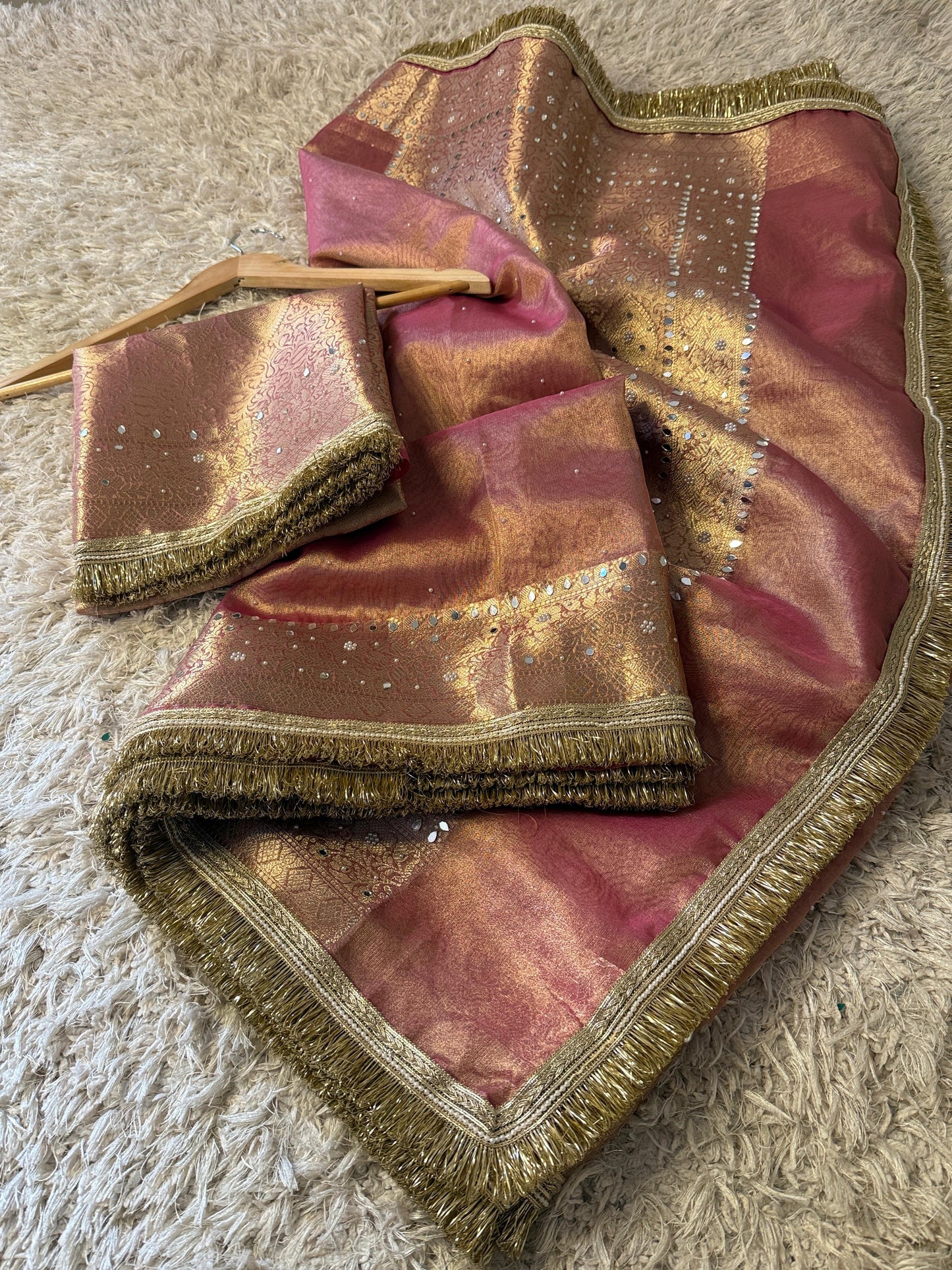 Sunehri Gulaab Saree