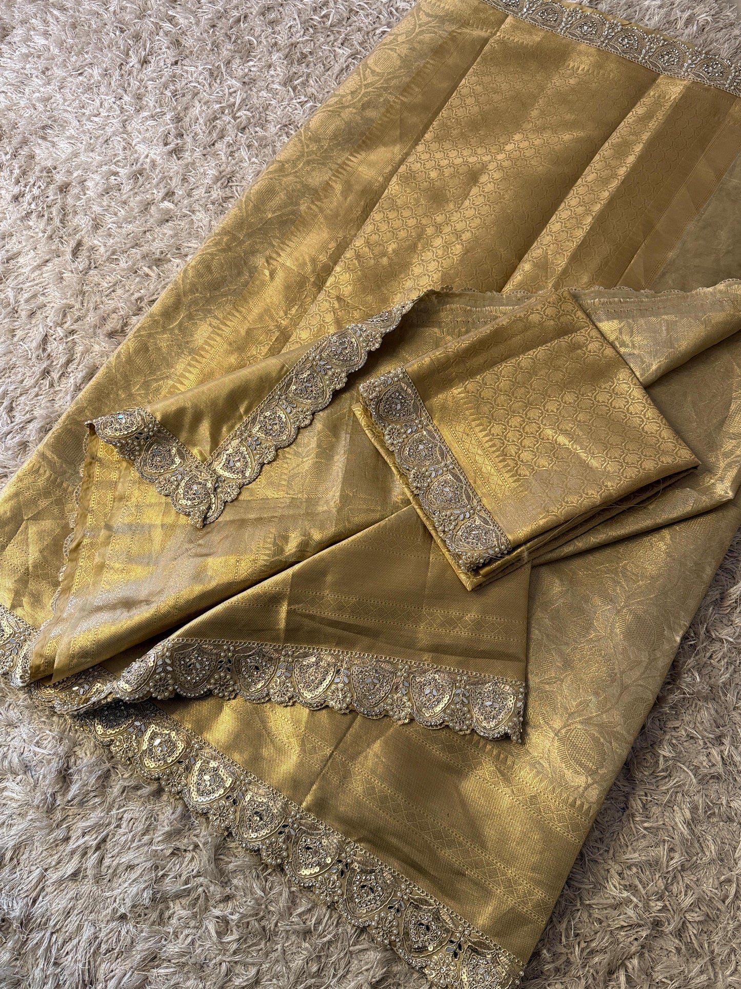 Sunehri Shobha Saree