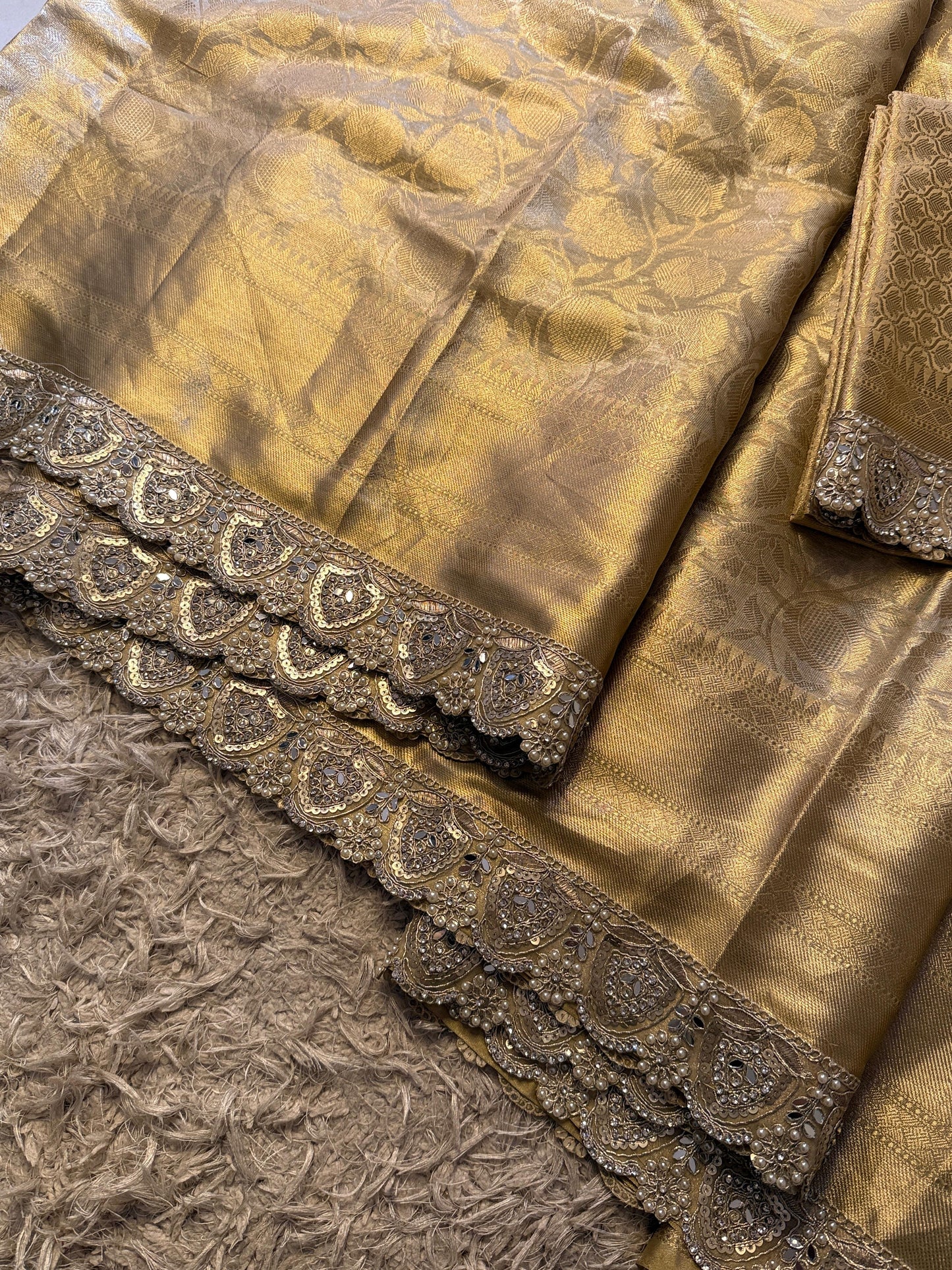 Sunehri Shobha Saree