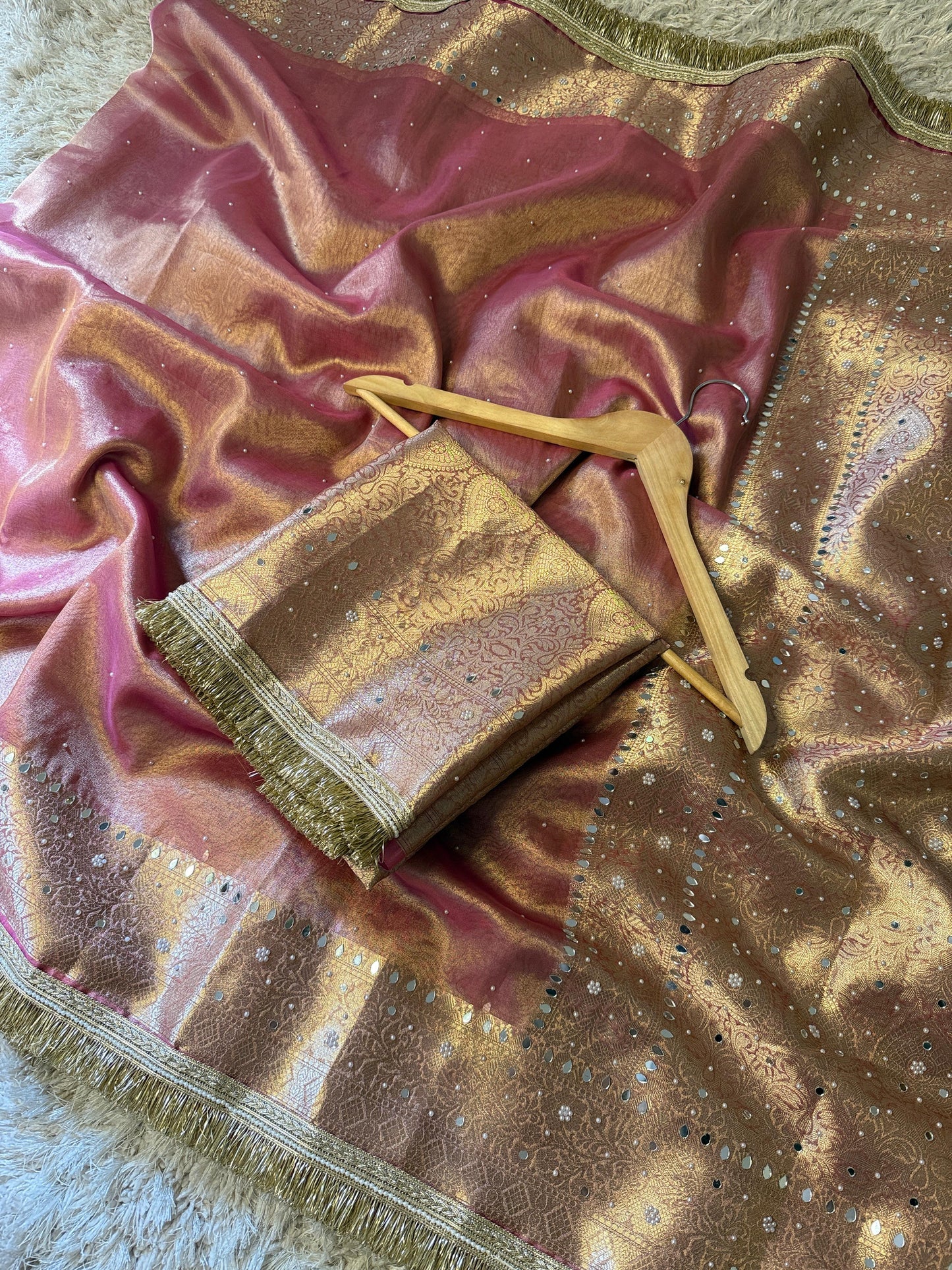Sunehri Gulaab Saree