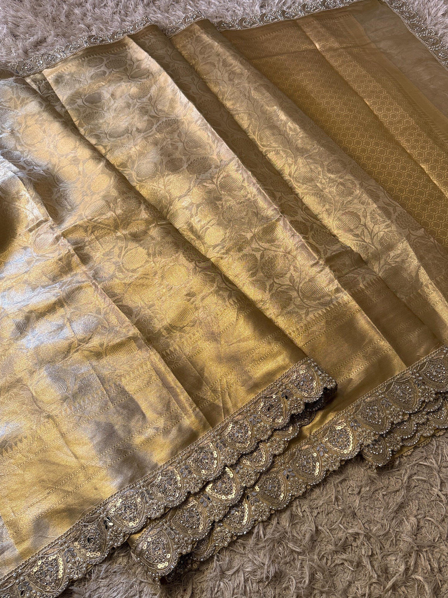 Sunehri Shobha Saree