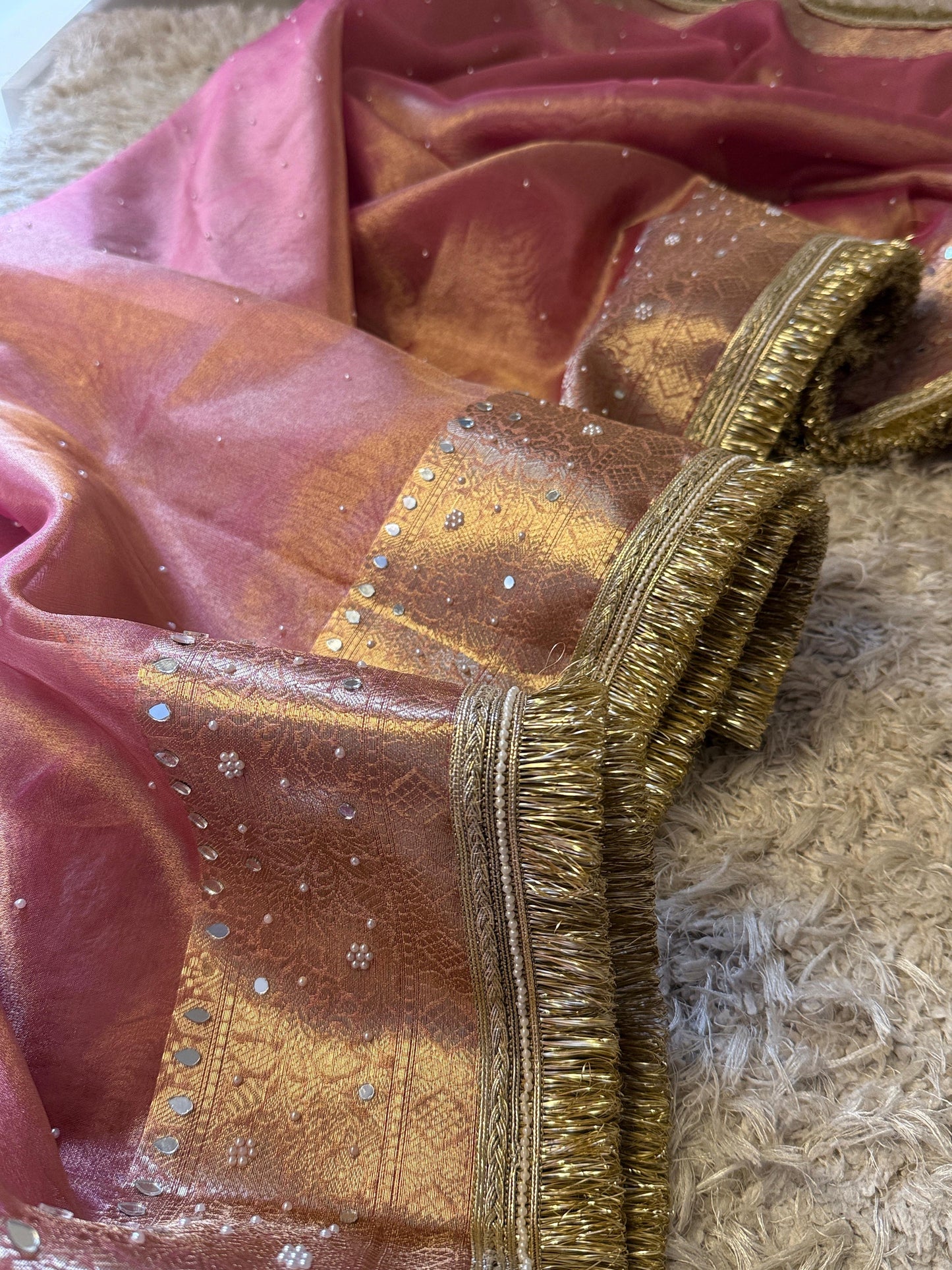 Sunehri Gulaab Saree