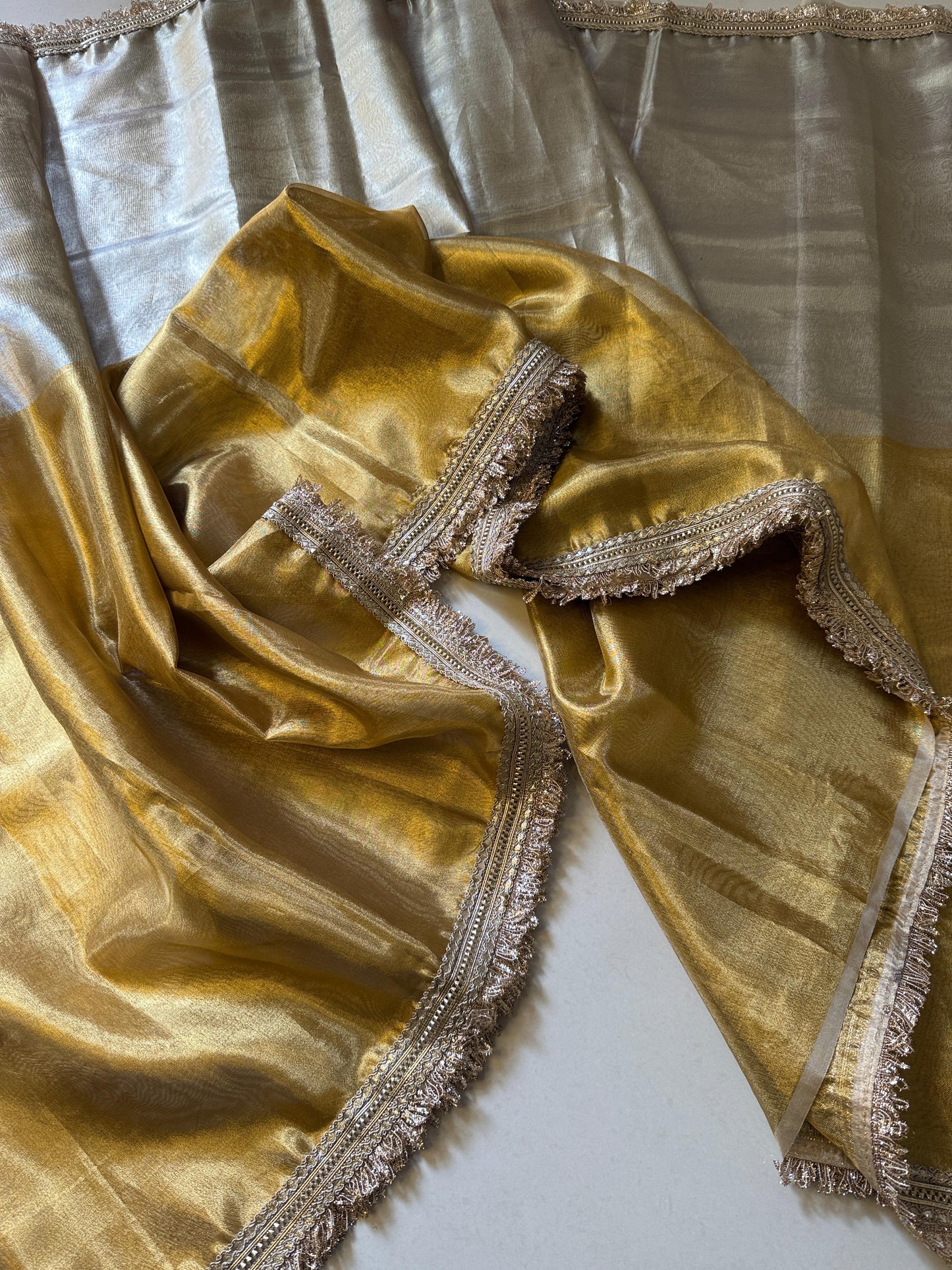 Serein Drape Saree(Gold)