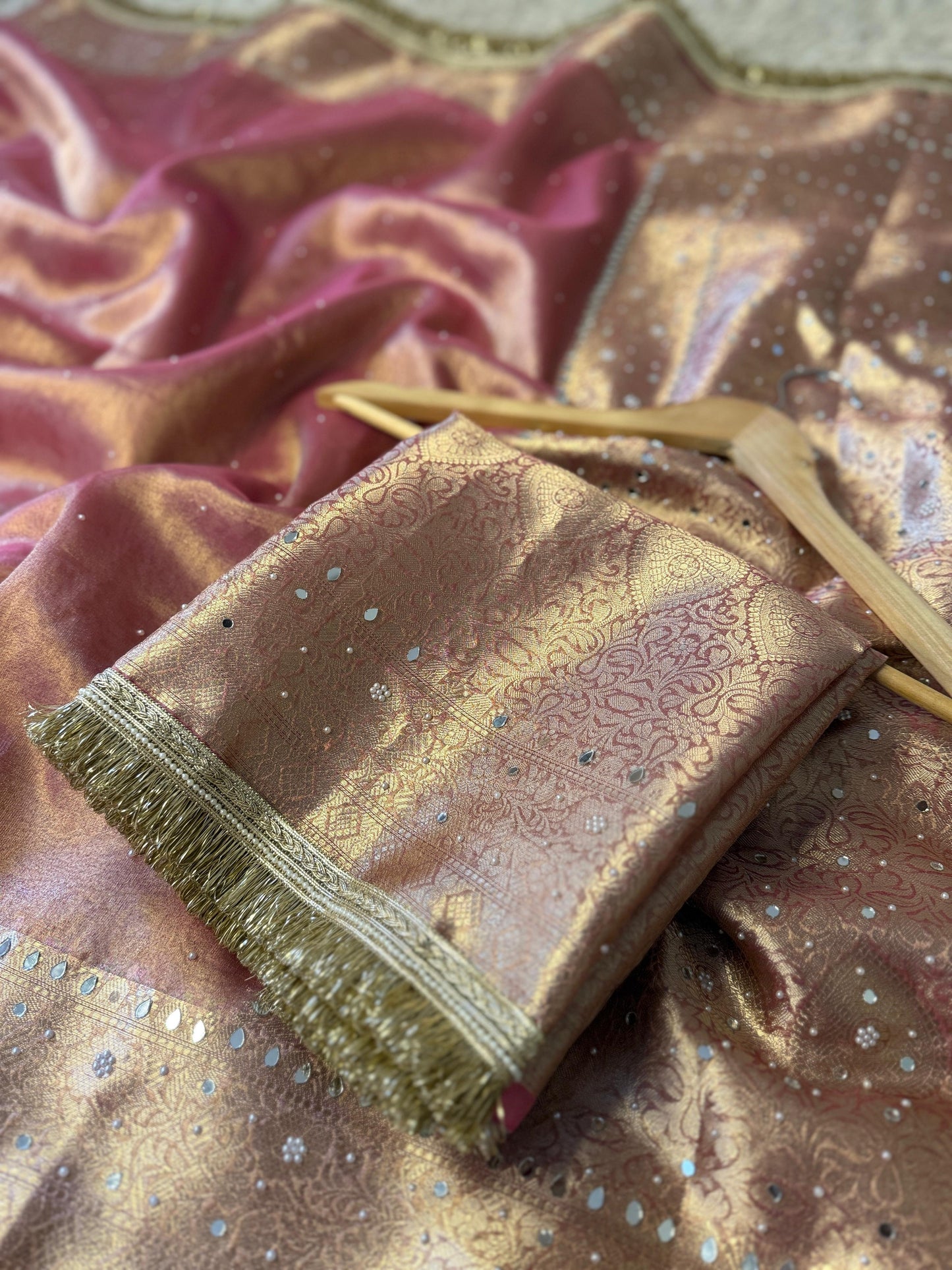 Sunehri Gulaab Saree