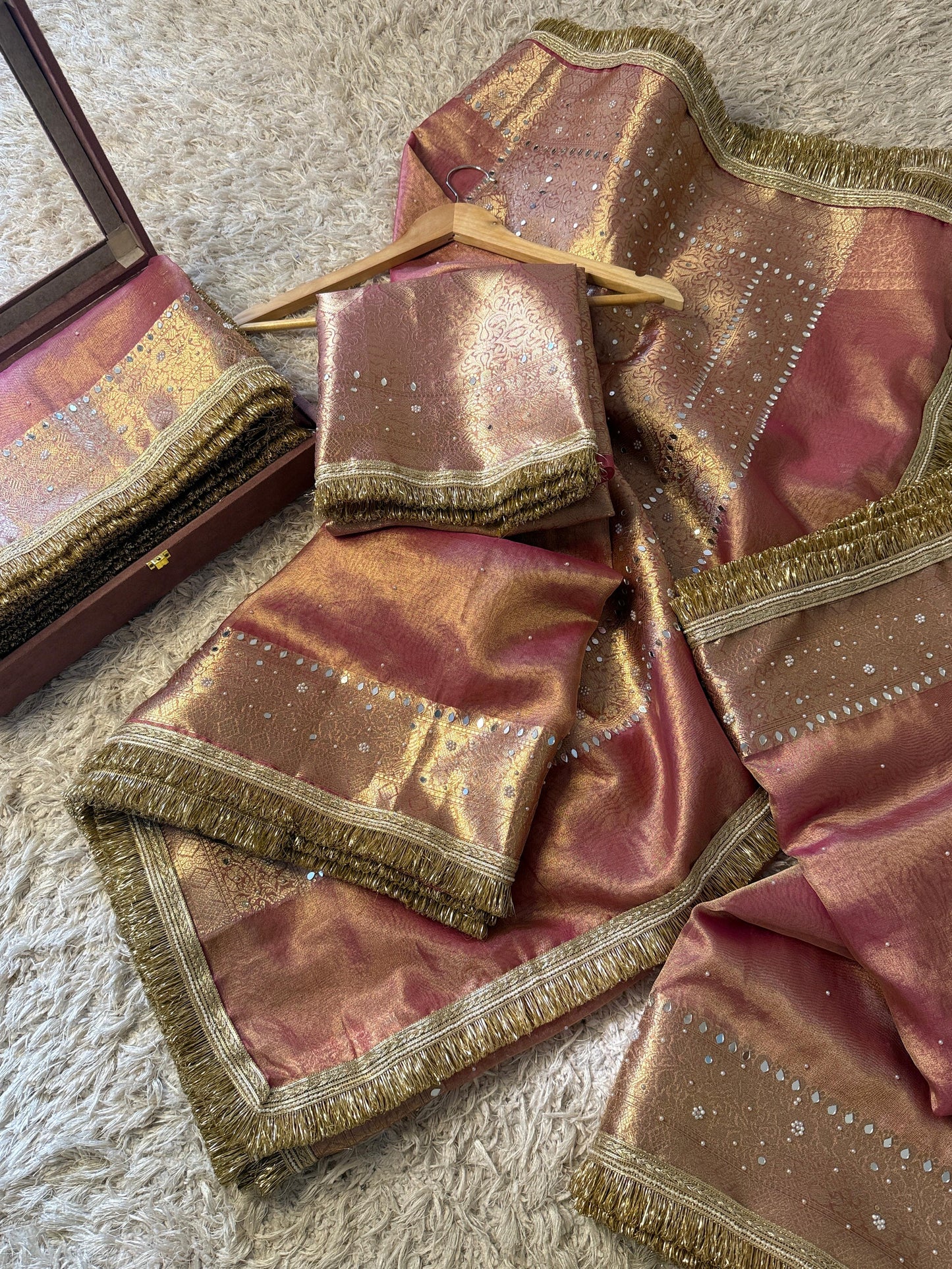 Sunehri Gulaab Saree