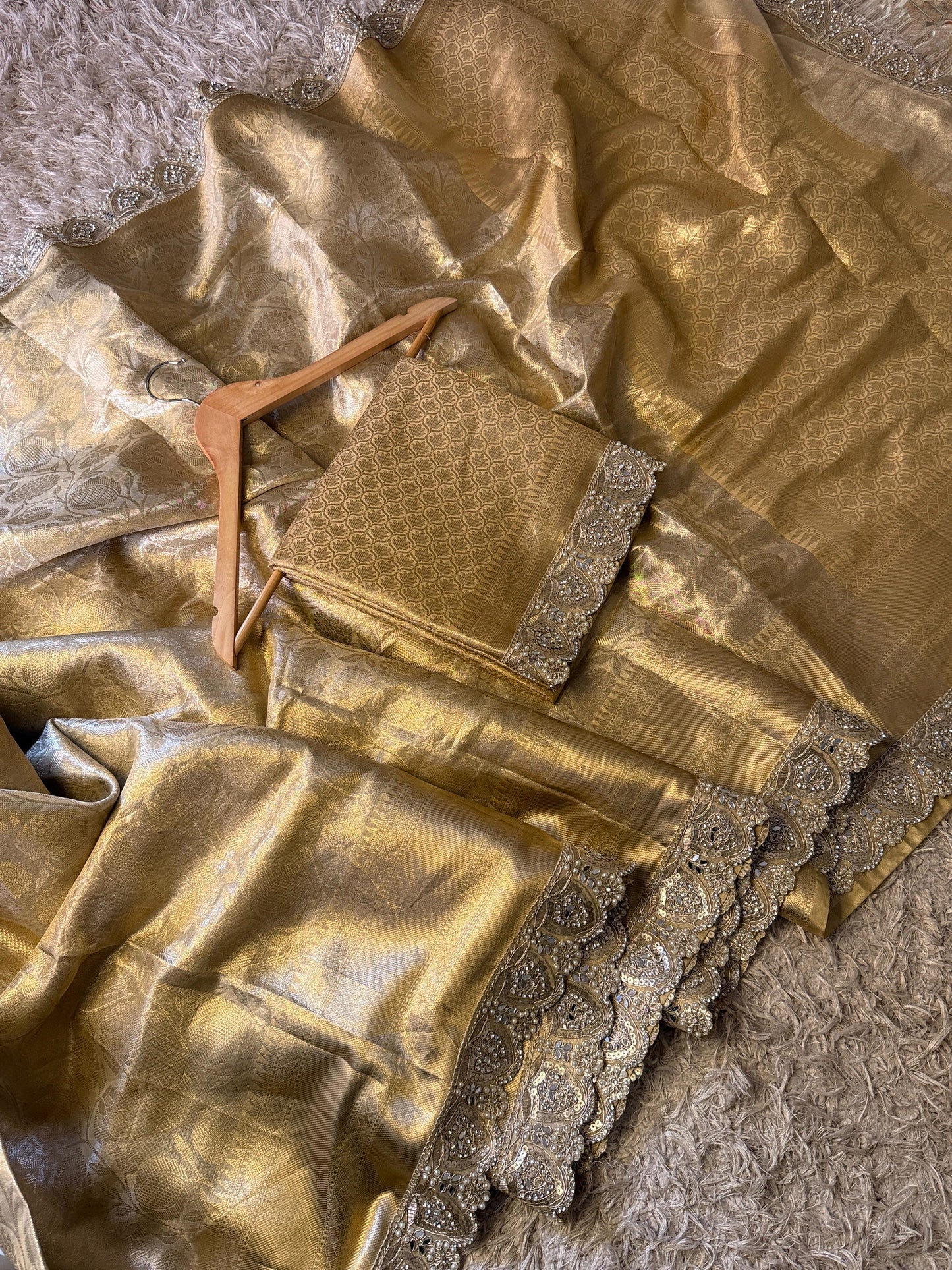 Sunehri Shobha Saree