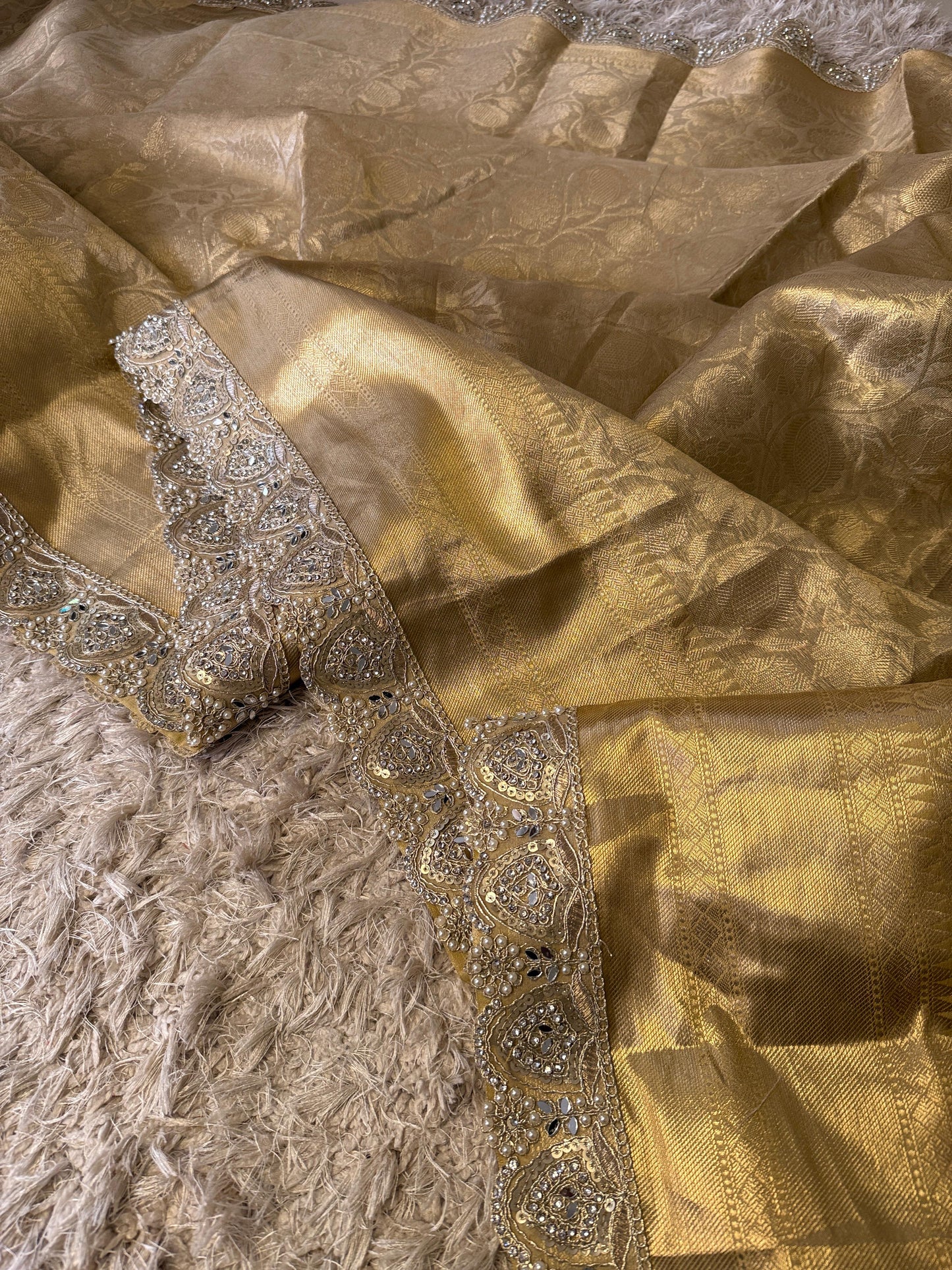 Sunehri Shobha Saree