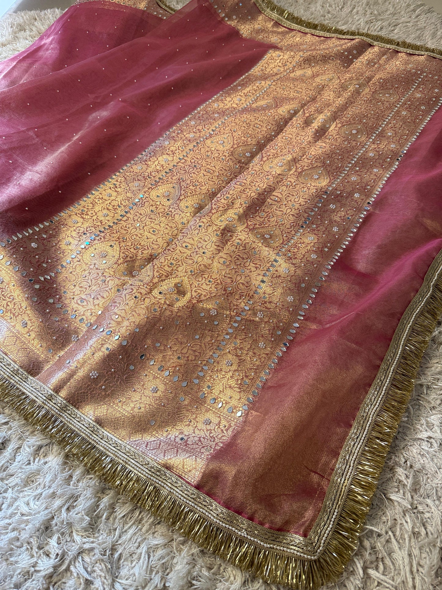Sunehri Gulaab Saree
