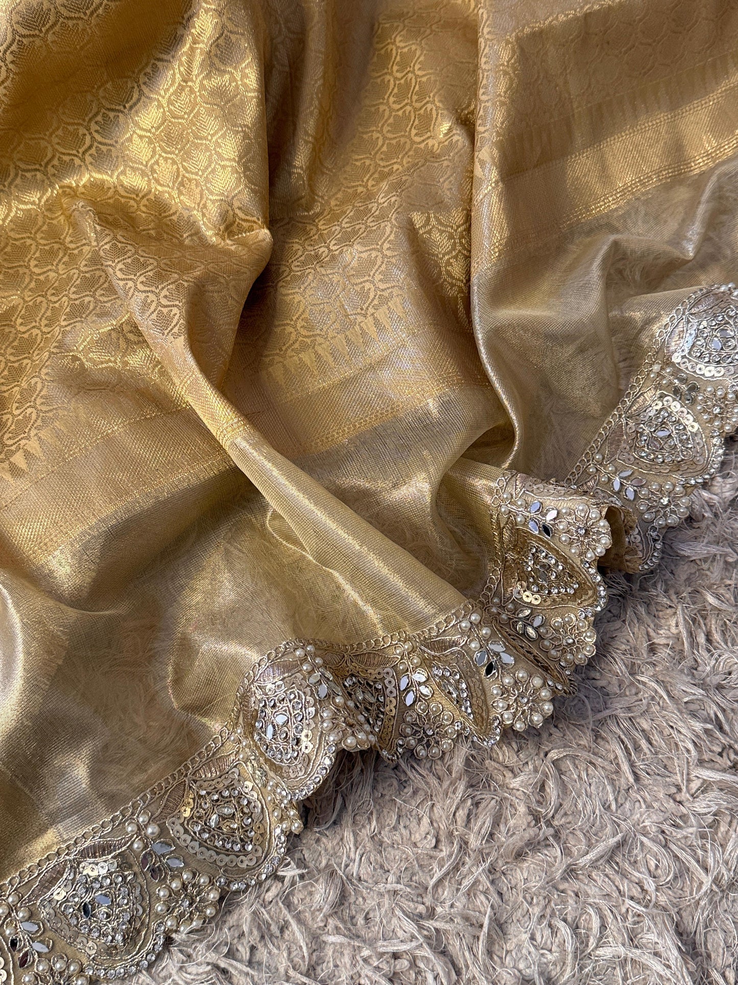 Sunehri Shobha Saree