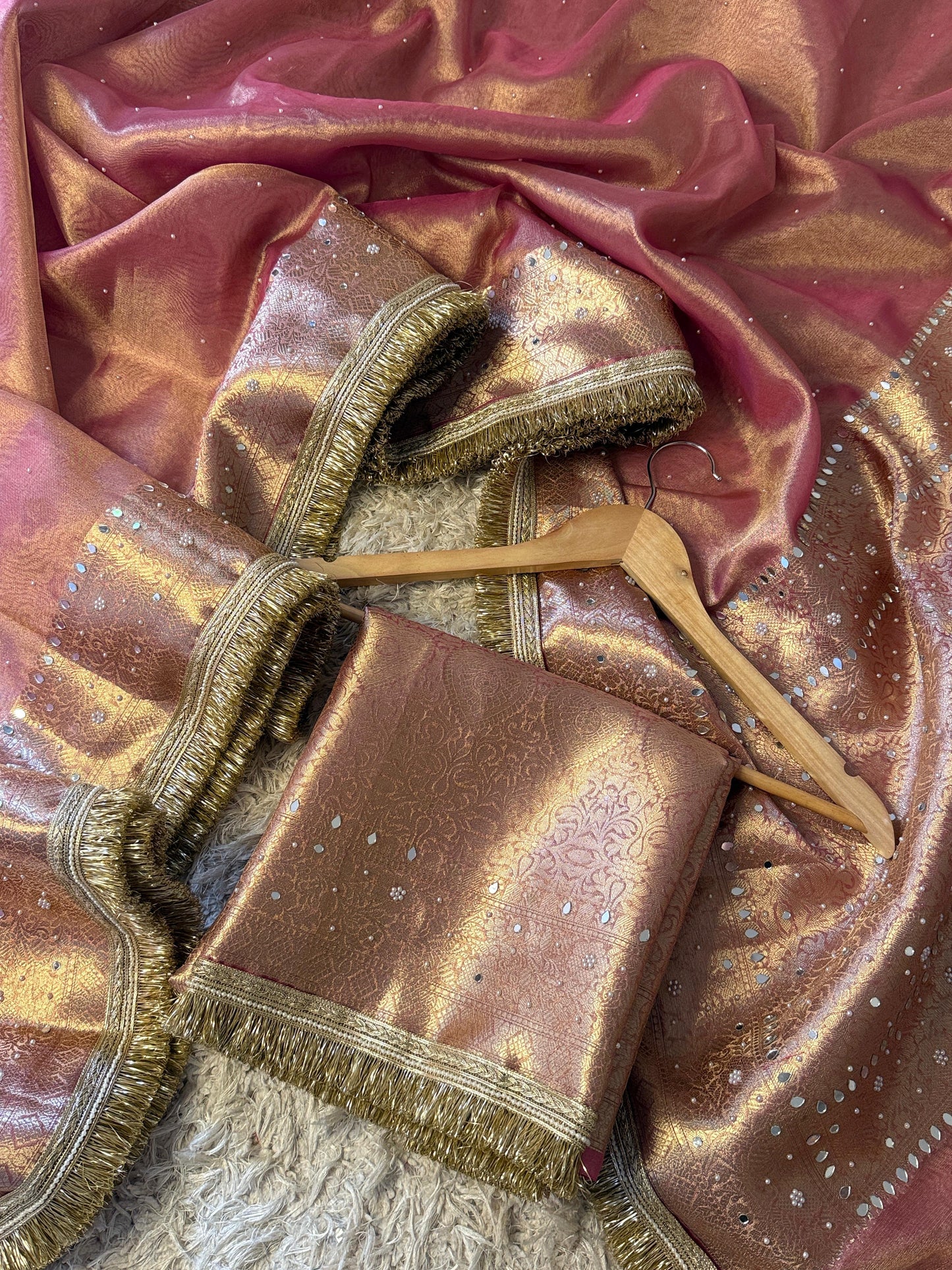 Sunehri Gulaab Saree