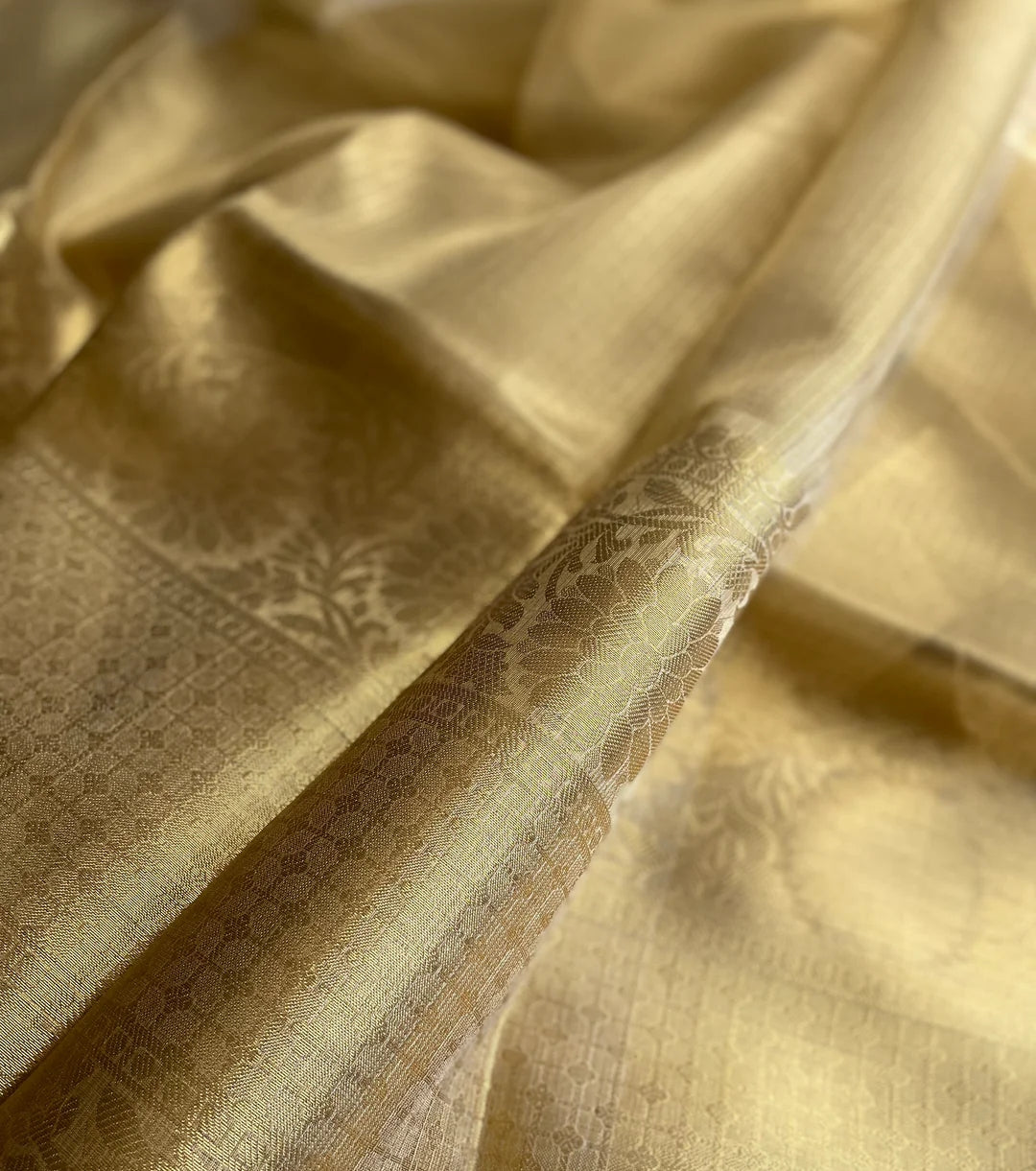 Gold Queen Tissue Silk